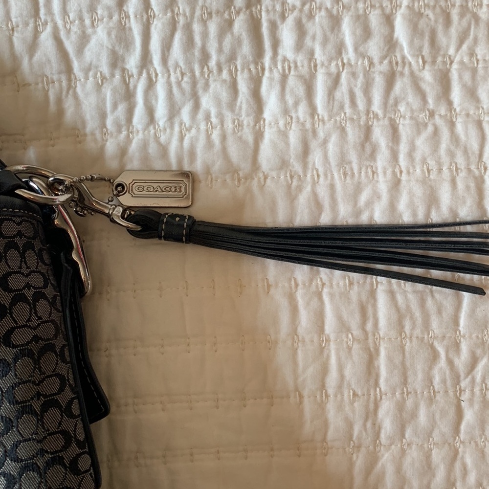 Coach Duffle Signature Canvas Leather Purse. - Picture 2 of 7